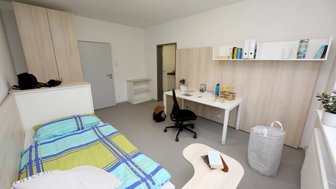 Ein Zimmer im Studentenwohnheim Ilmenau