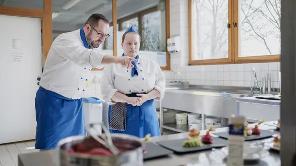 xAusbilder Koch_erklären_ Berufliche Bildung.jpg