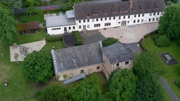 xCJD Schloss Hausen.jpg