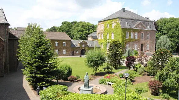 xOverbach_Schlosshof_05.jpg