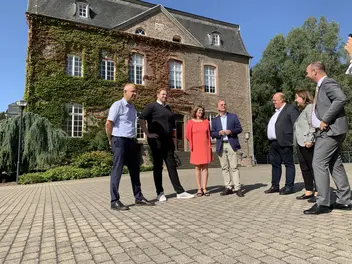 Bundestagsabgeordneter Thomas Rachel im Gespräch mit CJD Mitarbeitenden
