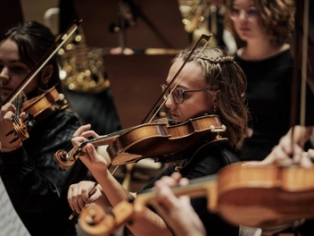 Musikerin des CJD Orchesters beim Konzert 2023