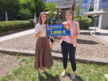 Scheckübergabe Lidl in KiTa Feuerbacher Balkon 
