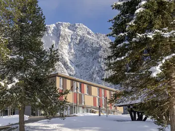 Die CJD Christophorusschulen Berchtesgaden liegen auf 1.200 Metern Seehöhe oberhalb des Berchtesgadener Tals