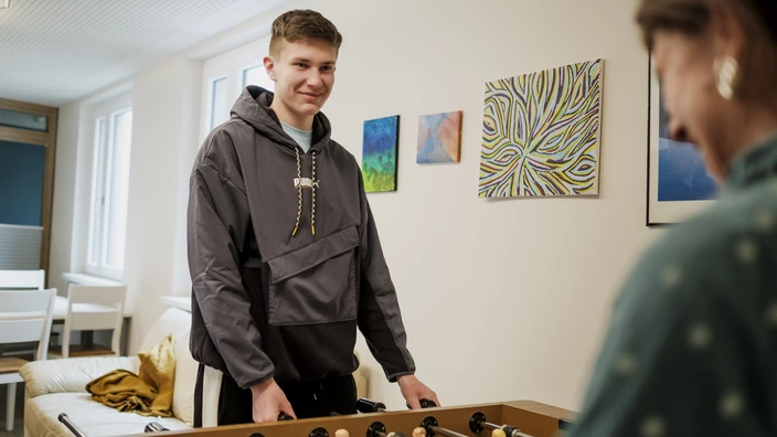 Jugendliche am Tischkicker