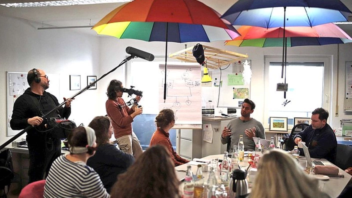 Dreharbeiten mit dem ZDF-Team und CJD-Familienhelfer Samuel Sindhu aus dem CJD Bad Kreuznach