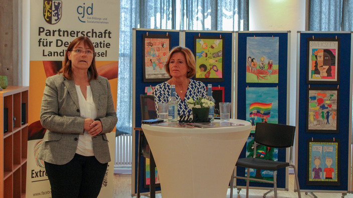 Ministerpräsidentin Malu Dreyer und CJD-Vorständin Petra Densborn beim CJD in Kusel