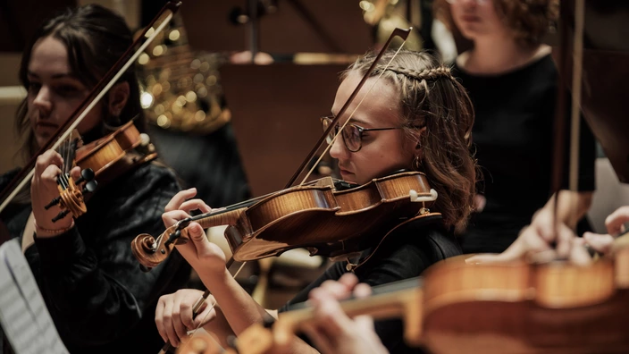 Musikerin des CJD Orchesters beim Konzert 2023