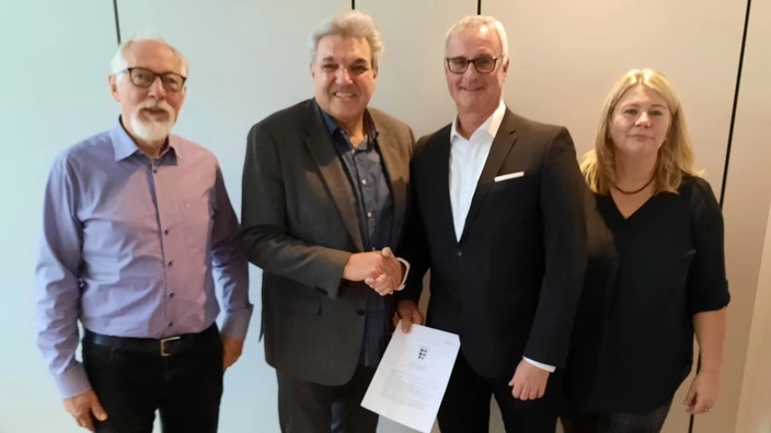 Von links: Rainer Focke (stv. Vorstandsvorsitzender Trägerverein), Wolfgang Kalmbach (Vorstandsvorsitzender Trägerverein), Alexander Lawitschka (Gesamtleiter CJD Baden-Württemberg) und Inge Starzmann (Prokuristin ARCHE und Fachbereichsleiterin im CJD Baden-Württemberg)