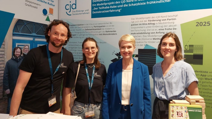 Ministerpräsidentin Manuela Schwesig am CJD-Stand