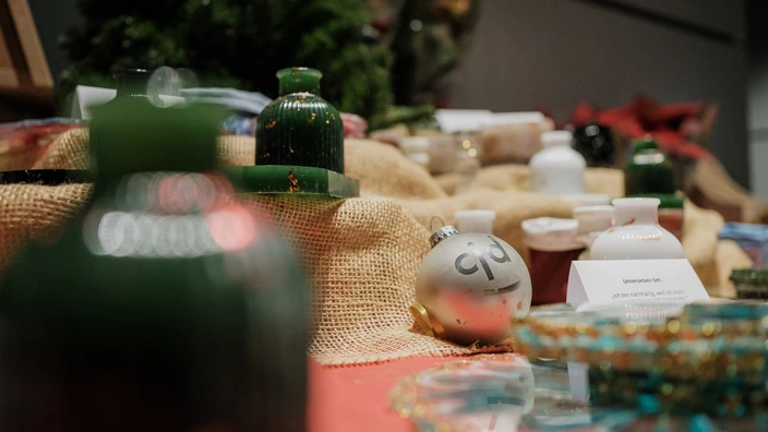 Weihnachtliche Dekoration beim Adventsmarkt 2024 des CJD in Berlin