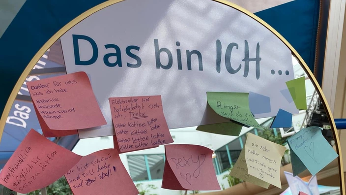 Wer bin ich? Jugendliche habe versucht, auf diese Frage zu antworten.