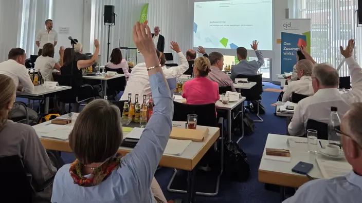 Abstimmungen bei der CJD Generalversammlung 2026