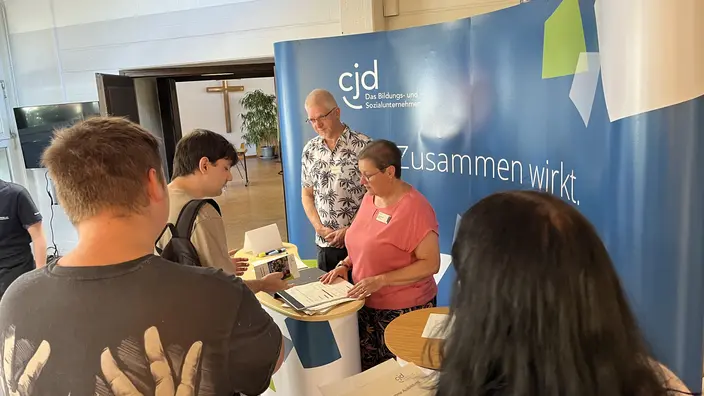 Die Neulinge bei der Anmeldung