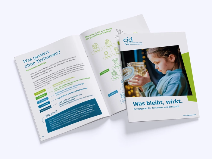 Abbildung des Ratgebers für Testament und Erbschaft in aufgeklappter und zugeklappter Variante auf weißem Hintergrund